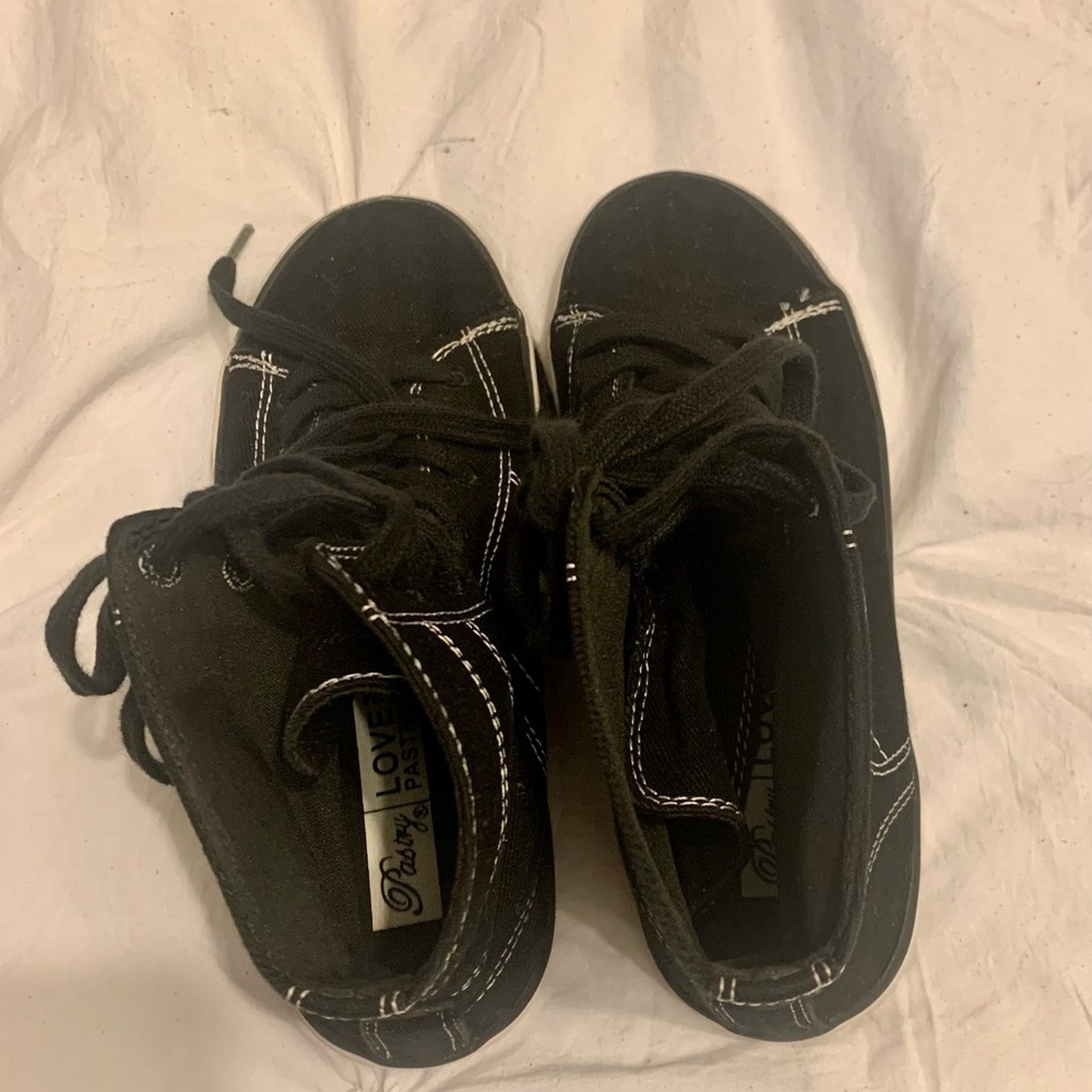 Love Pastry girls black hip hop shoes, girls size 3 - Picture 2 of 2